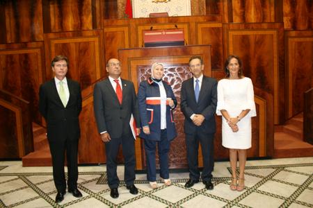 La delegación parlamentaria con la vicepresidenta de la Cámara de Representantes, Kenza el Ghali.