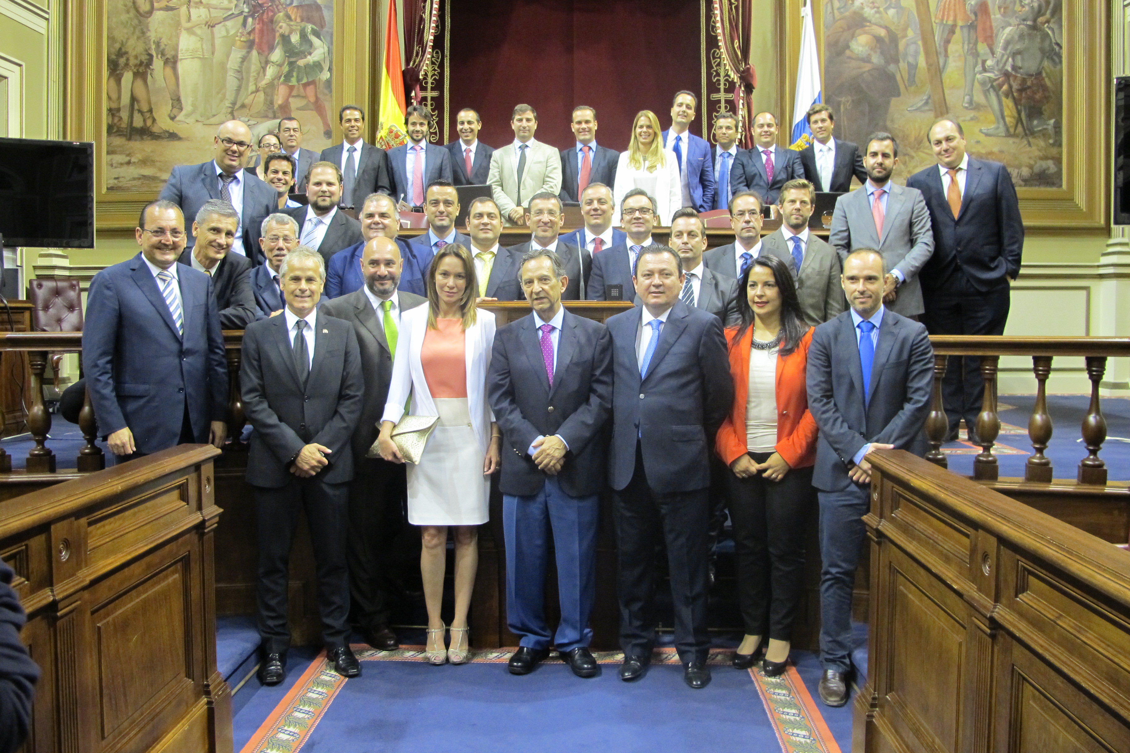 Visita al Parlamento de miembros del Club Financiero de Canarias .