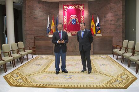 Visita al Parlamento de miembros del Club Financiero de Canarias.