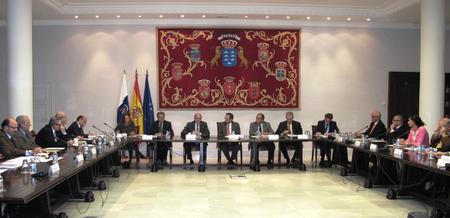 Presentación en la Cámara legislativa del informe Transición de Canarias hacia la sociedad del conocimiento, elaborado por el Centro Atlántico de Pensamiento Estratégico (CATPE). Presentación en la Cámara legislativa del informe Transición de Canarias hacia la sociedad del conocimiento, elaborado por el Centro Atlántico de Pensamiento Estratégico (CATPE).