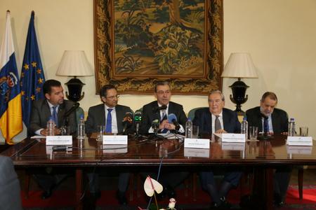 El presidente del Parlamento, Antonio Castro, en el XXX Aniversario de la creación del Diputado del Común.