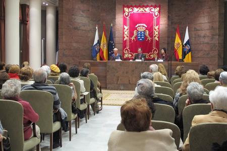  	Presentación en el Parlamento del libro 