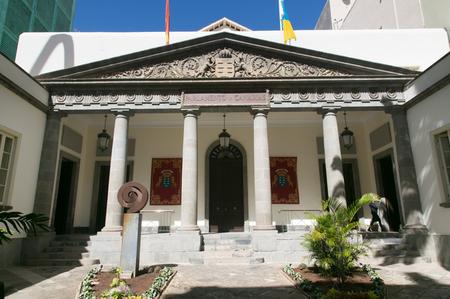 Fachada del Parlamento de Canarias.