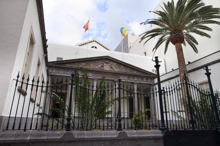 Fachada del Parlamento de Canarias.