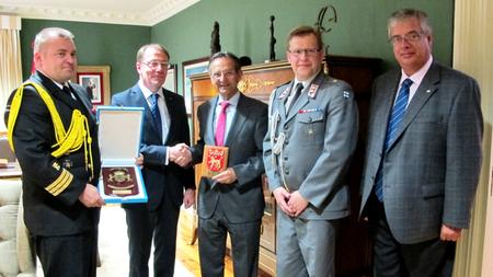  	Visita al presidente del Parlamento del embajador de Finlandia.