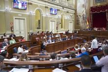 Fotografía El Parlamento de Canarias debate esta semana sobre el reparto de los recursos del IGTE, el plan de Puertos y las políticas de juventud para 2016 