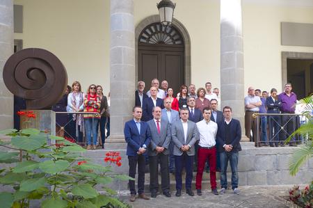 El personal del Parlamento, durante el minuto de silencio.