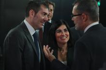 Carolina Darias conversa con Fernando Clavijo y Marcial Morales.