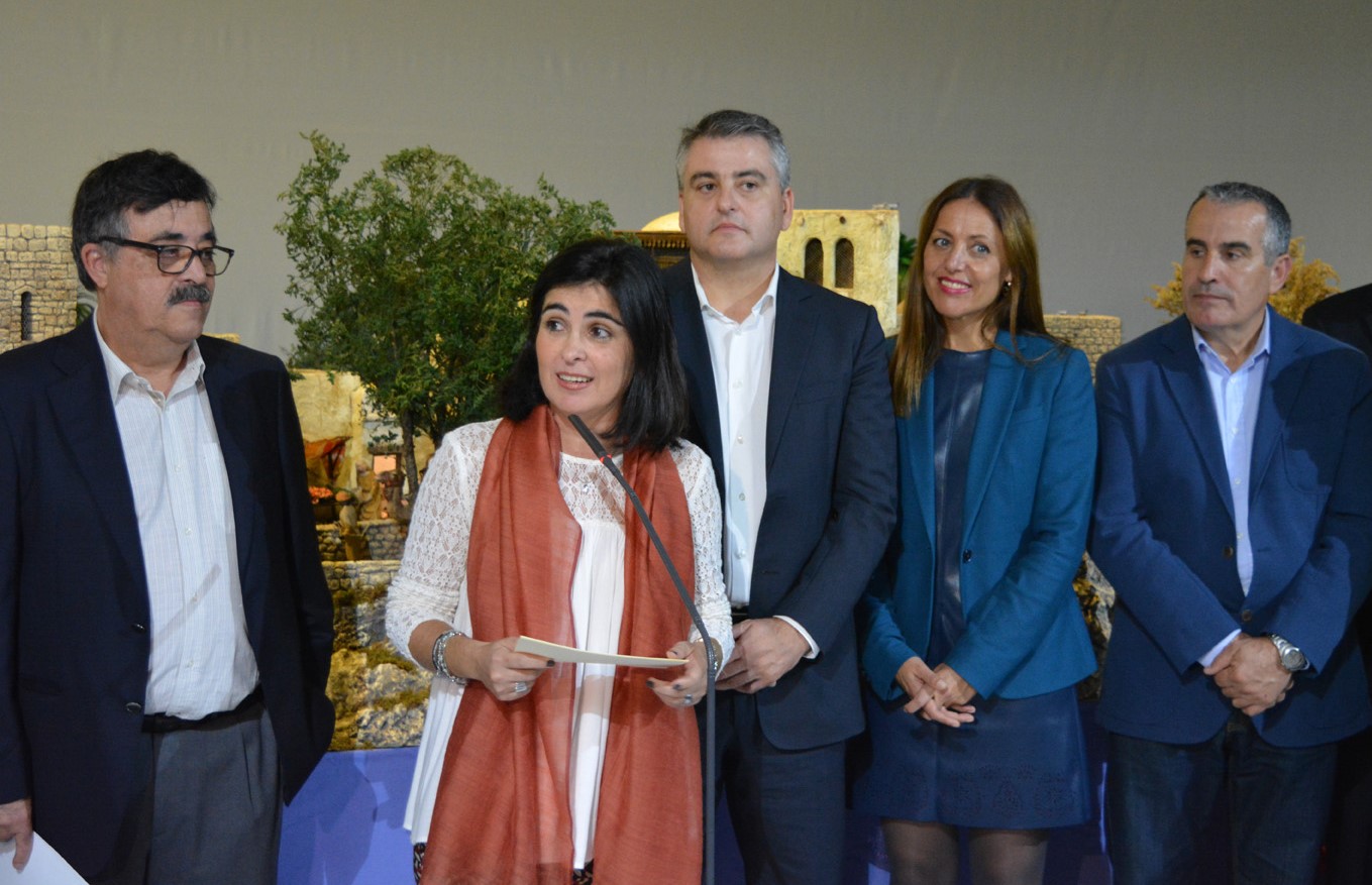 Pedro Armas, Carolina Darias, David de la Hoz, Cristina Tavío y Mario Cabrera durante la inauguración del belén.