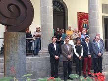 Fotografía El Parlamento de Canarias guarda un minuto de silencio por las víctimas del atentado de Kabul 