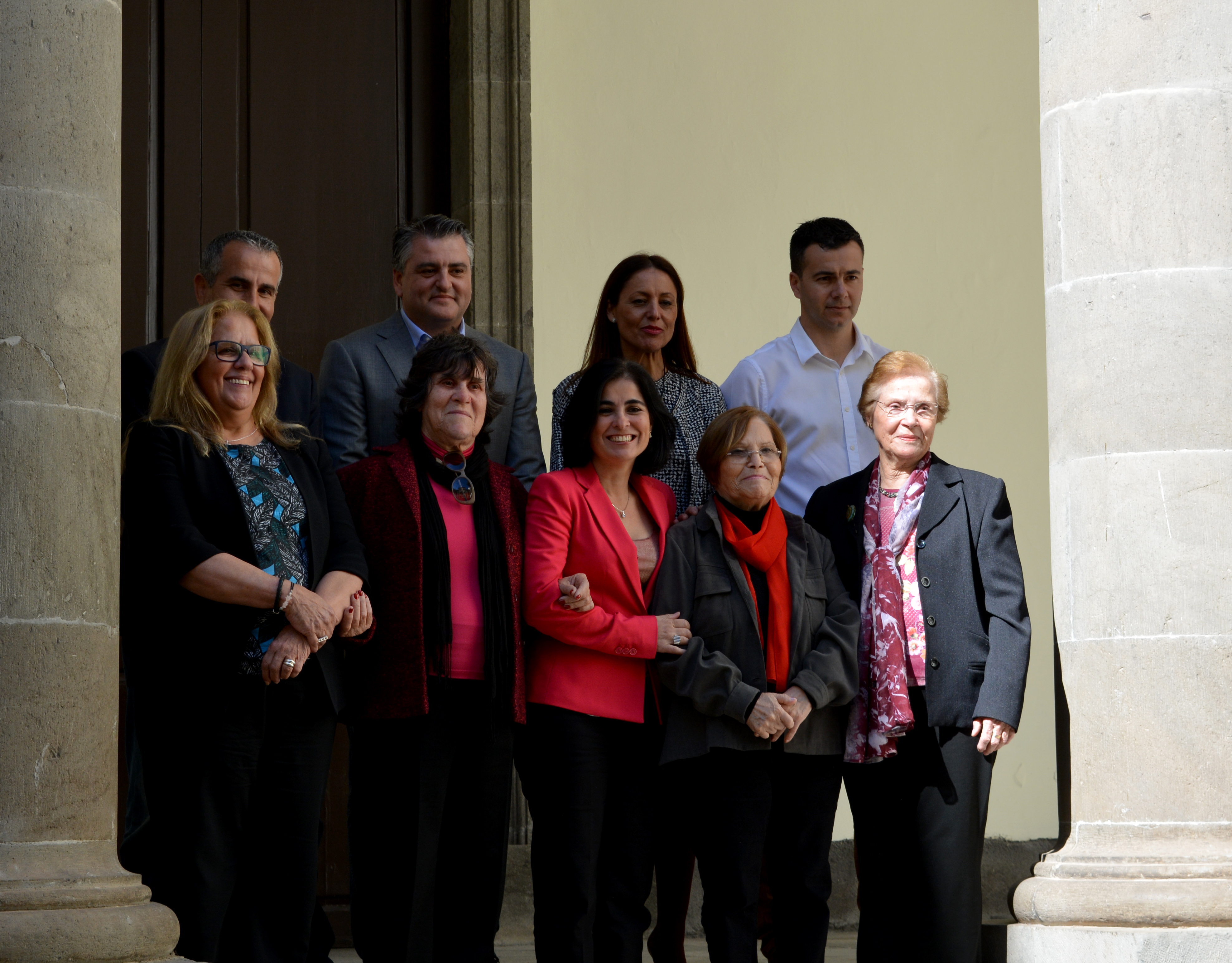 Los integrantes de la Mesa, con los representantes de las asociaciones.