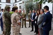 Los miembros de la Mesa, durante la visita al Cuartel General del Mando de Canarias Mando de Canarias.