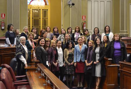 Foto de familia de las diputadas autonómicas canarias.