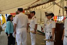 Fotografía La presidenta del Parlamento visita el buque escuela 'Juan Sebastián de Elcano' 