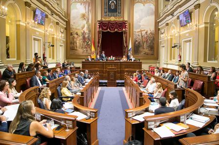 Salón de plenos del Parlamento de Canarias.