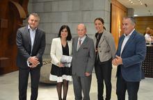 Trino Garriga con los integrantes de la Mesa.