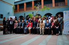 Los participantes en el encuentro, en el patio de Casa África.