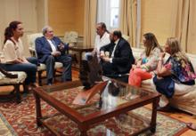 Reunión de la vicepresidenta y el Diputado del Común con los afectados.