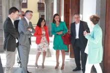 Los integrantes de la Mesa, a su llegada a las Casas Consistoriales.