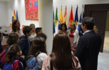 Fotografía Los alumnos y alumnas del CEIP Amelia Vega de Telde traen al Parlamento su proyecto Radio Los Picos