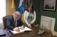 Fotografía La presidenta del Parlamento recibe al embajador de Noruega en España