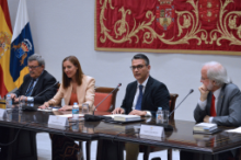 Fotografía El Parlamento de Canarias acoge la presentación del libro 'El derecho especial canario', de Fernando Betancor