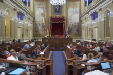 Fotografía La proliferación de microalgas y las listas de espera sanitarias, a debate en el pleno del Parlamento 