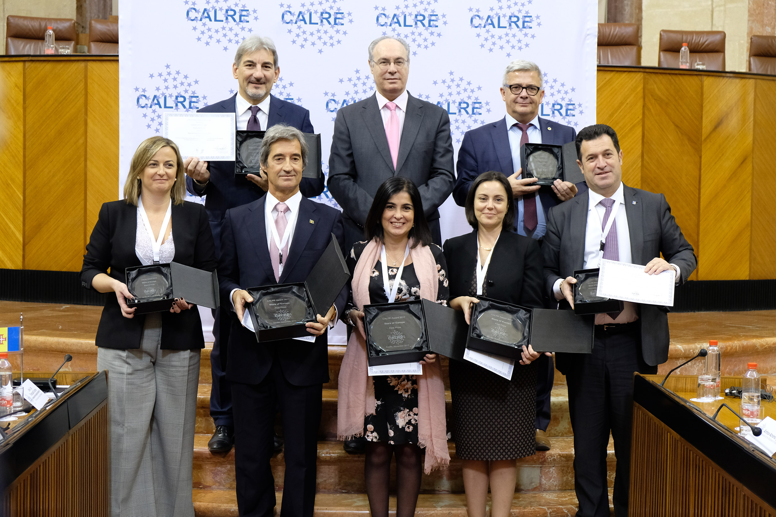 Fotografía de grupo de los premiados por la CALRE.