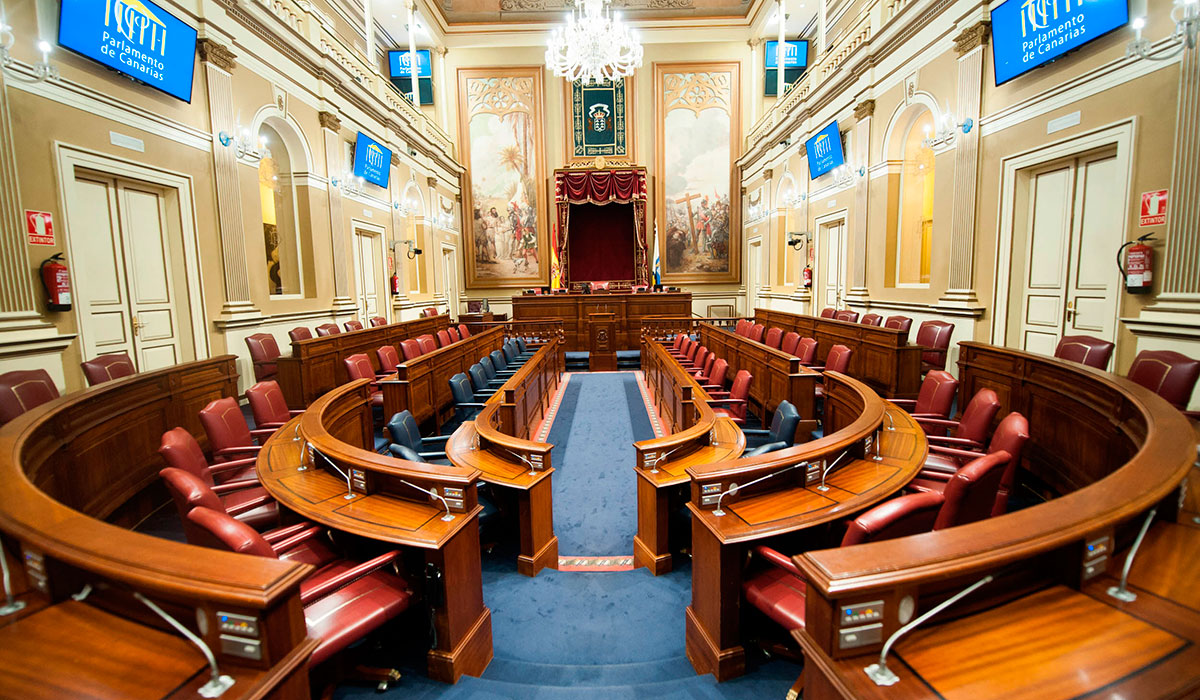 Salón de plenos del Parlamento de Canarias.