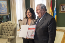 Fotografía El Diputado del Común entrega su Informe Anual 2017 a la presidenta del Parlamento de Canarias 