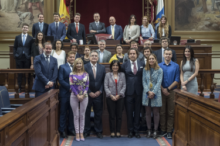 Fotografía La Mesa y la Junta de Portavoces reciben en la cámara a una representación de los registradores de Canarias 