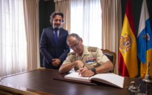 Fotografía El presidente del Parlamento de Canarias recibe al teniente general del Mando de Canarias del Ejército de Tierra 