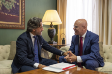 Fotografía El presidente del Parlamento apoya la estrategia de ahorro de 80.000 euros de la Diputación del Común 