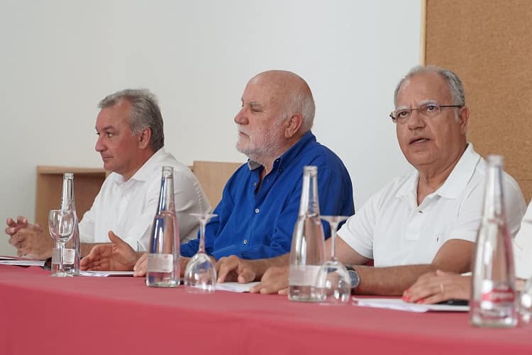 Los portavoces de los grupos parlamentarios durante su reunión en La Graciosa