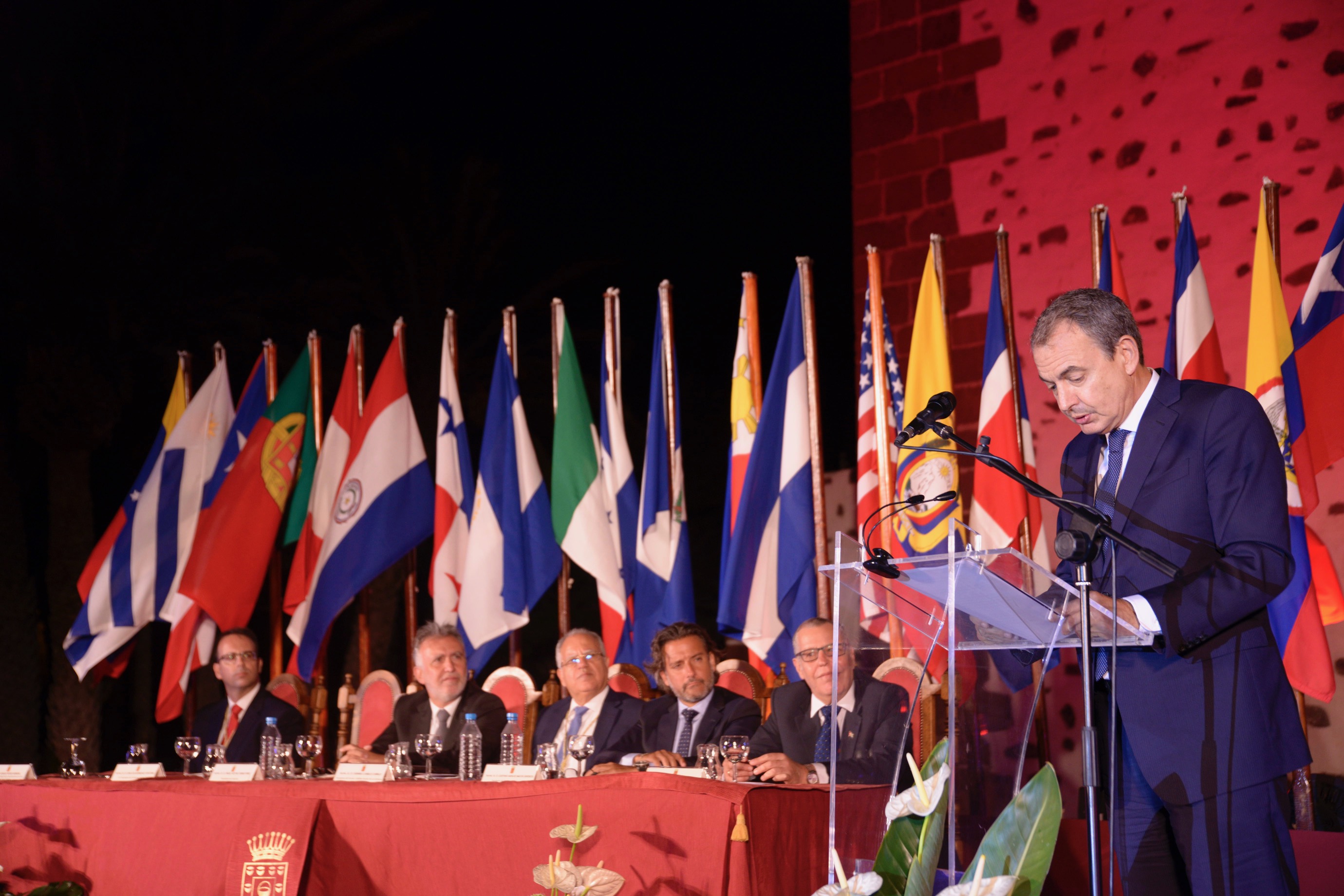 El acto central de Jornadas Colombinas contó con la conferencia de José Luis Rodríguez Zapatero