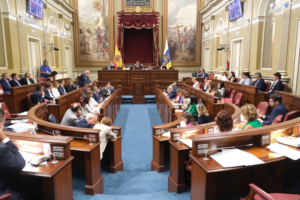 El Salón de Plenos del Parlamento de Canarias durante la primera sesión de la X Legislatura