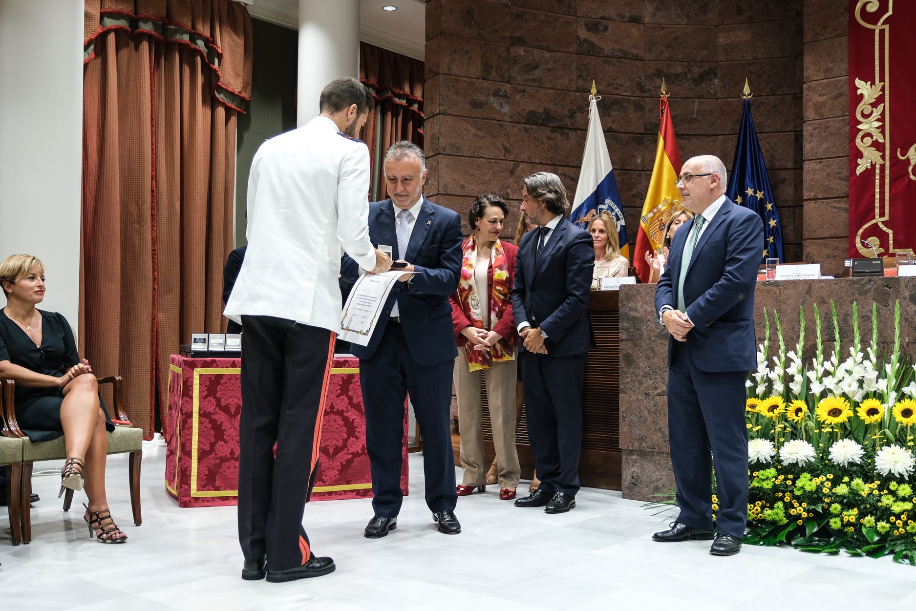 Un momento durante la entrega de reconocimientos a los participantes en la extinción de los incendios de Gran Canaria