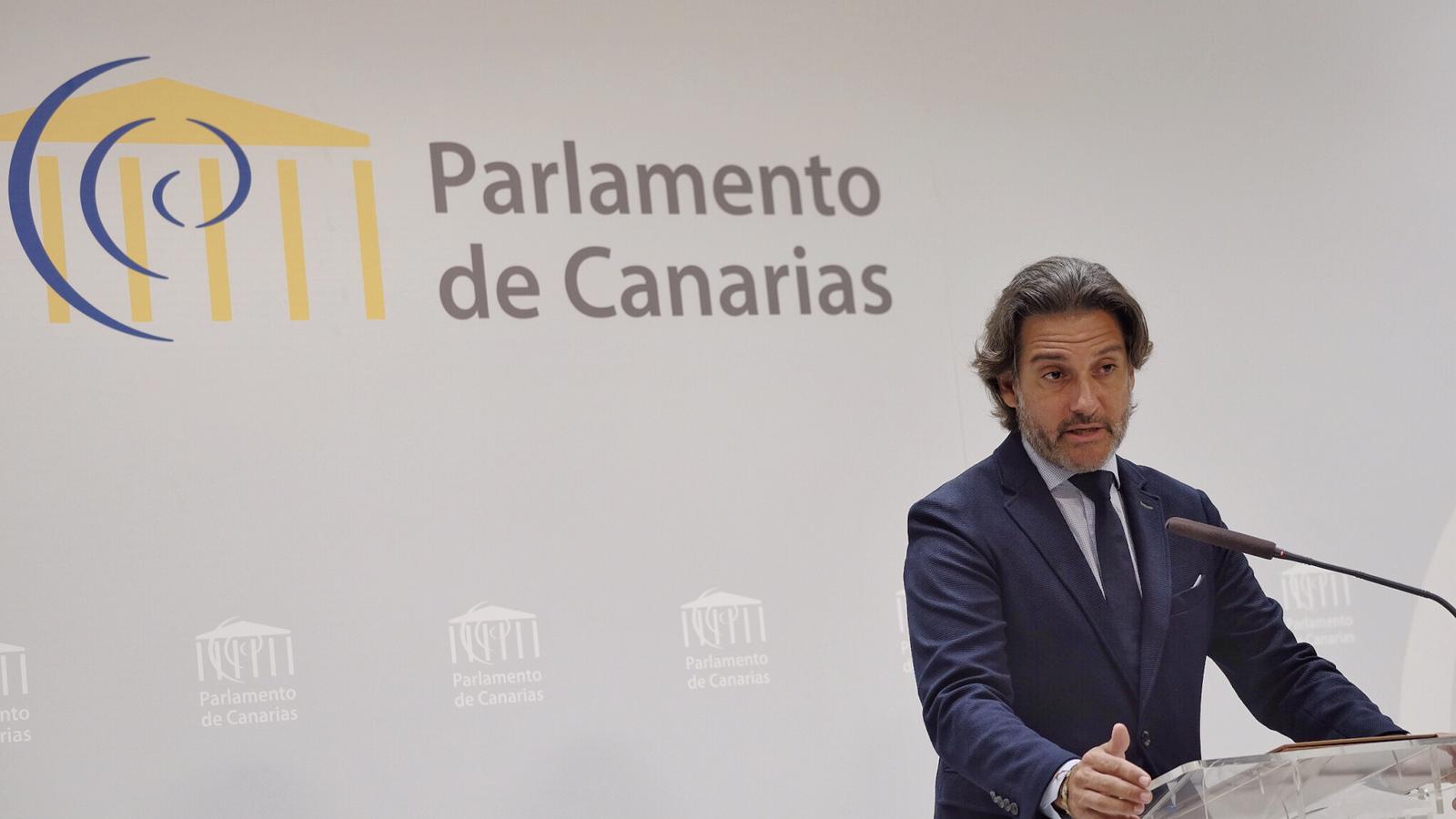 El presidente del Parlamento de Canarias durante la rueda de prensa sobre la presidencia canaria de los parlamentos regionales de la UE para 2020