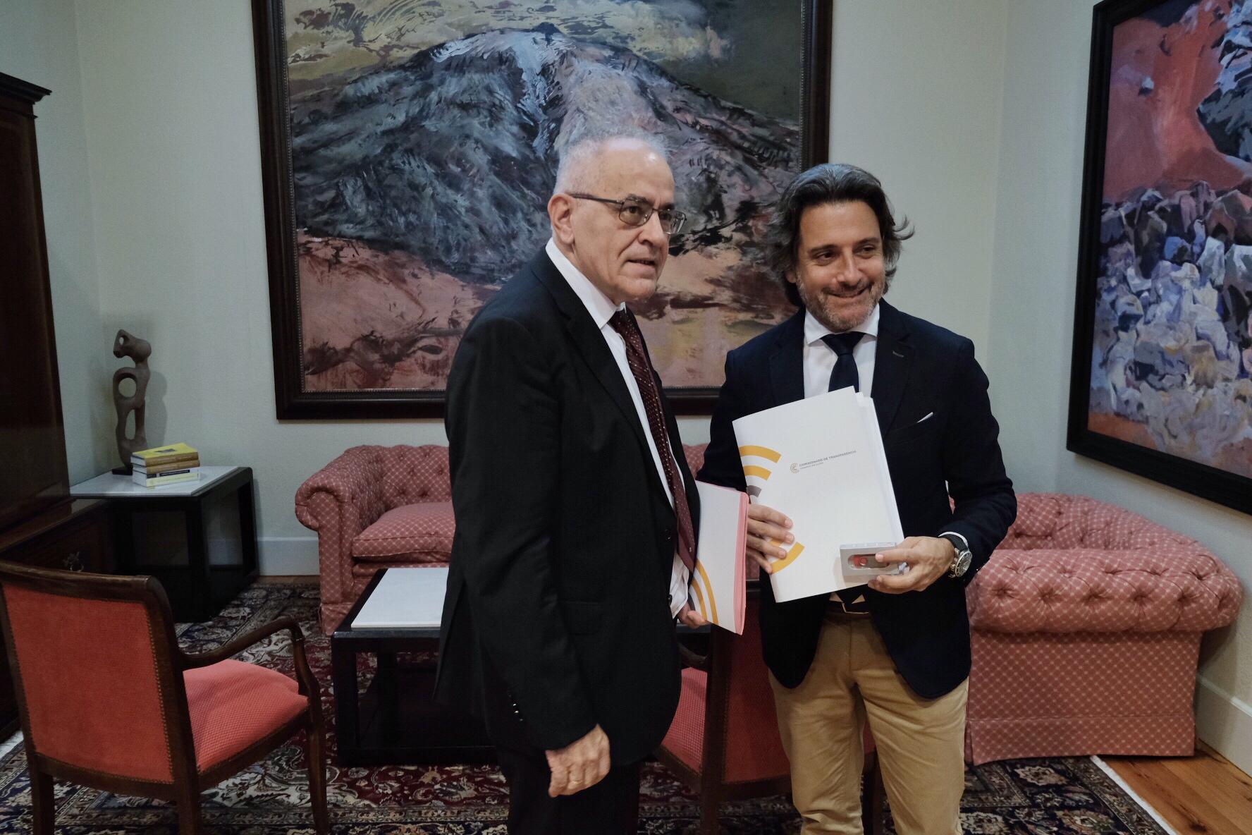 El presidente del Parlamento canario junto a Daniel Cerdán, Comisionado de Transparencia de Canarias