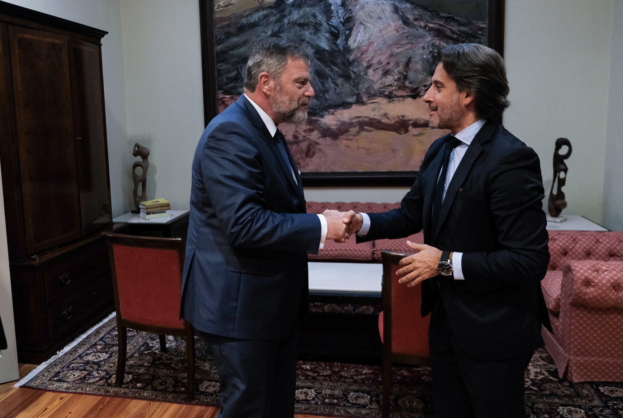 El presidente del Parlamento canario recibiendo al embajador de la República Federal de Alemania en España