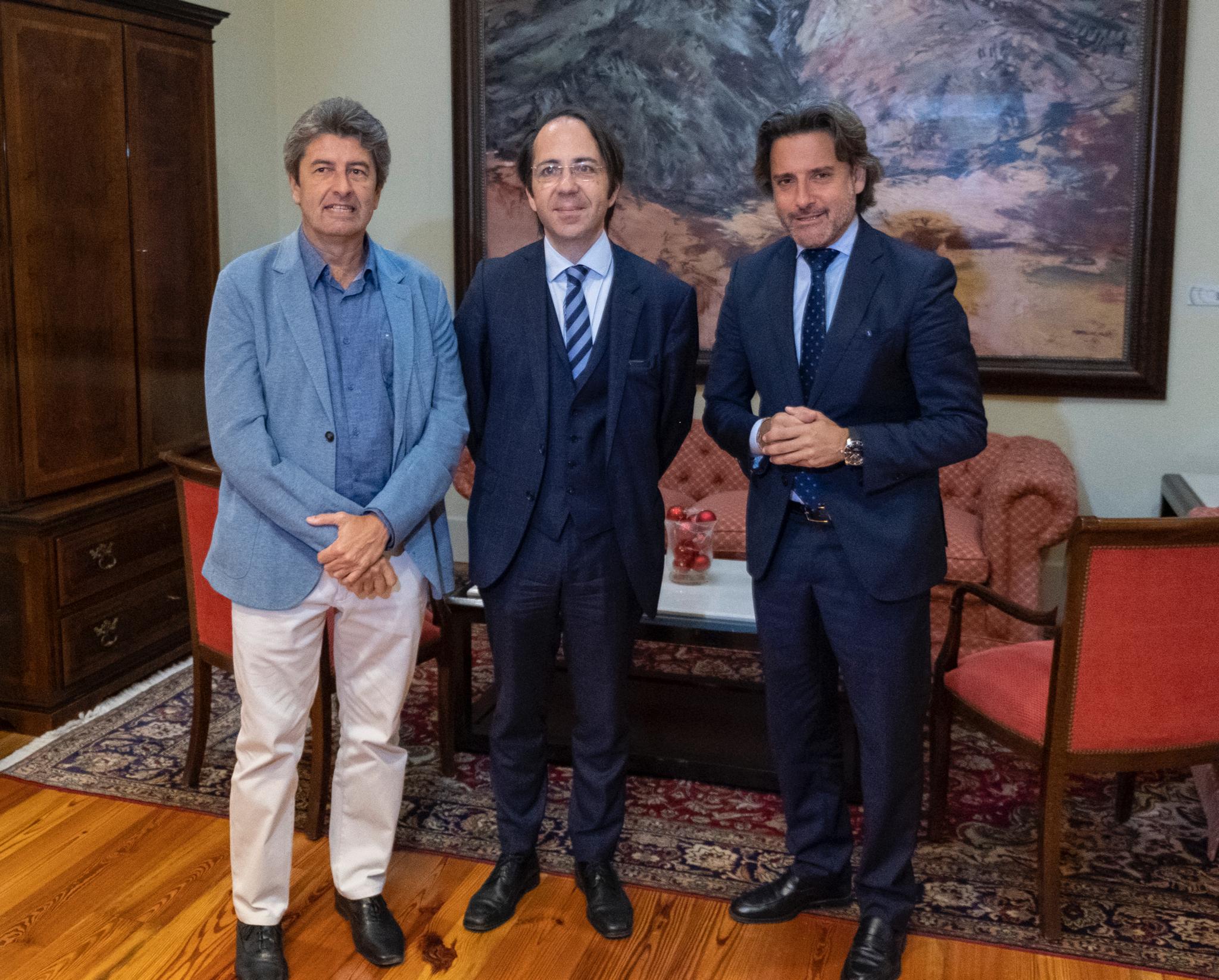 El presidente del Parlamento de Canarias con los representantes de Demócratas para el Cambio