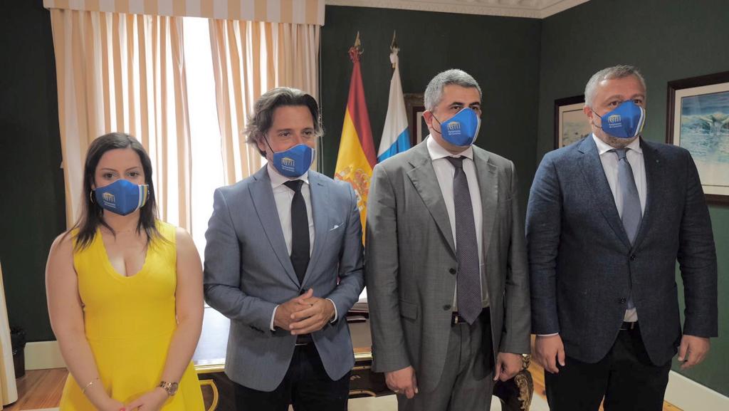 Un momento durante la visita del Secretario General de la OMT, con la consejera de Turismo y el embajador de Georgia en España