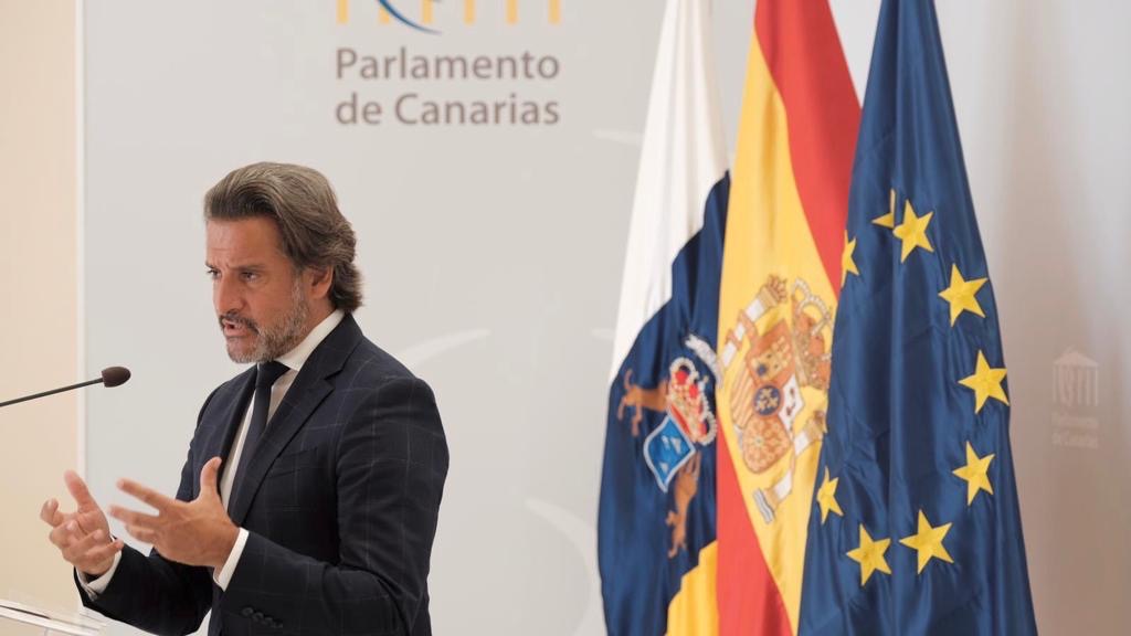 El presidente de Calre y del Parlamento de Canarias, Gustavo Matos, durante la rueda de prensa