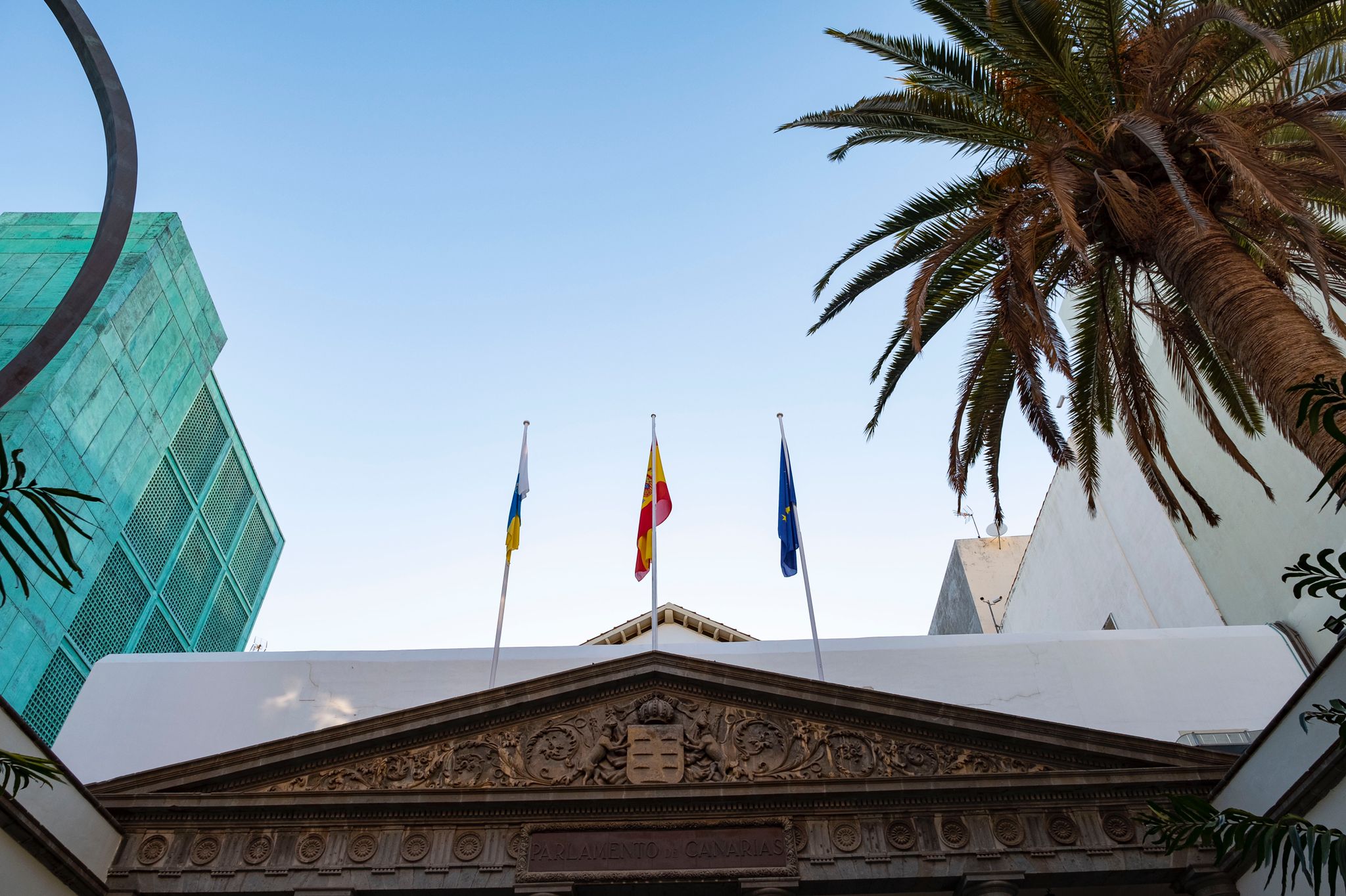 La bandera europea en el Parlamento de Canarias