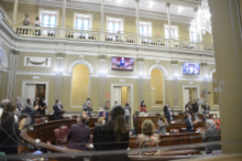 Fotografía El Pleno del Parlamento aprueba por unanimidad el dictamen de la comisión de estudio sobre la infancia y la adolescencia 