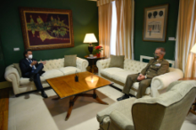 Fotografía El presidente del Parlamento de Canarias, Gustavo Matos, recibe al general Alejandro Escámez, jefe del Mando de Canarias 