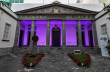 Fotografía La fachada del Parlamento de Canarias se ilumina de violeta durante esta semana con motivo de la conmemoración del Día Internacional de las Mujeres 