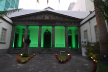 Fotografía La fachada principal del Parlamento de Canarias se ilumina de verde con motivo de la conmemoración del Día Mundial de la Esclerosis Lateral Amiotrófica (ELA) 