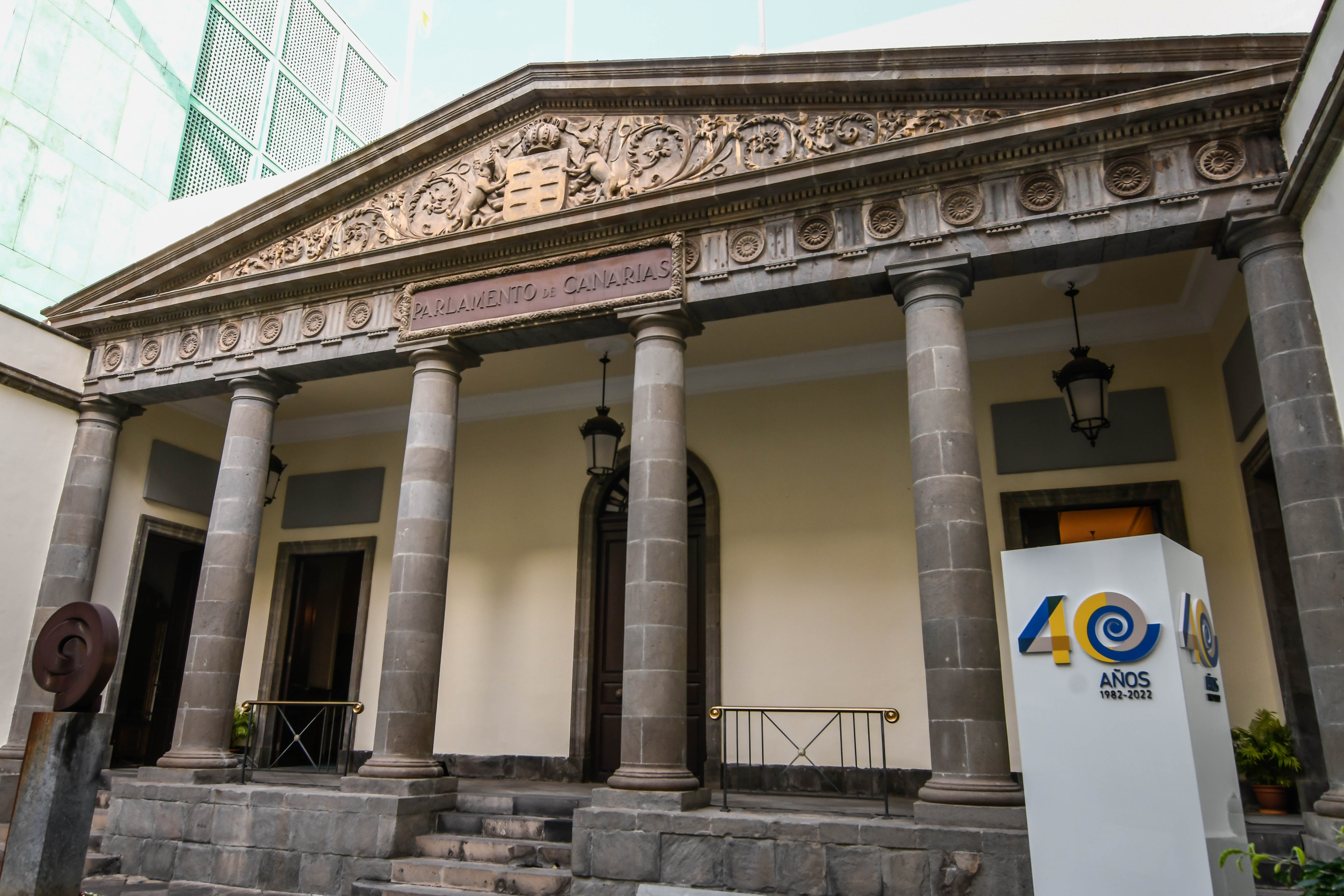 La fachada del Parlamento de Canarias