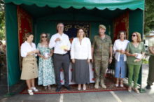 Fotografía El Parlamento de Canarias colabora con Cruz Roja Española en el Día de la Banderita 
